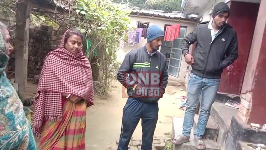 खगड़िया जिले के खनुआं राका गांव में असम राइफल सैनिक के घर से अज्ञात चोरों ने जेवरात समेत एक लाख रुपये की चोरी कर हुआ फरार 3