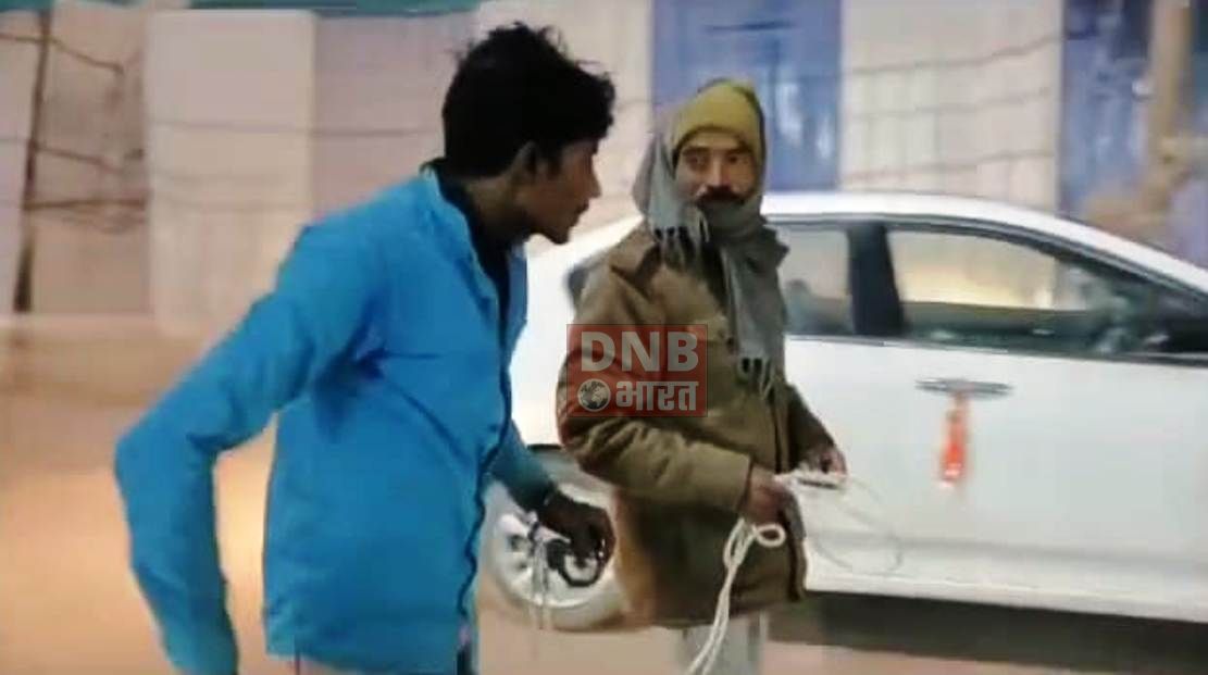 बेगूसराय में साइकिल चोरी के आरोप में एक युवक की जमकर धुनाई,पुलिस घायल युवक को ईलाज के लिए सदर अस्पताल में किया भर्ती 2