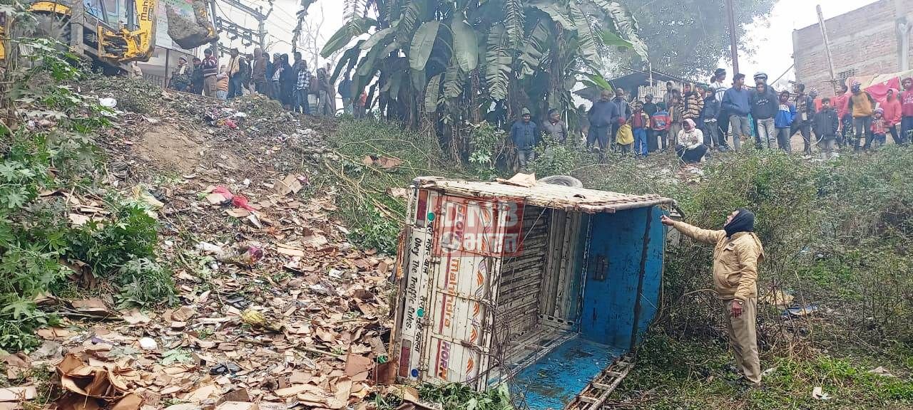 पिकअप वाहन से 5 सौ 61 लीटर अंग्रेजी शराब के साथ एक कारोबारी गिरफ्तार 3