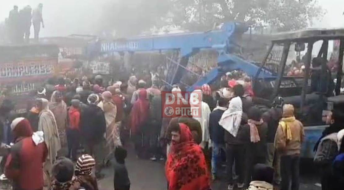 बेगूसराय के बछवाड़ा एनएच 28 पर बड़ा हादसा होते होते टला,गैस सिलेंडर लदी ट्रक एवं दो अन्य ट्रक में आमने-सामने टक्कर, चालक बुरी तरह जख्मी 3