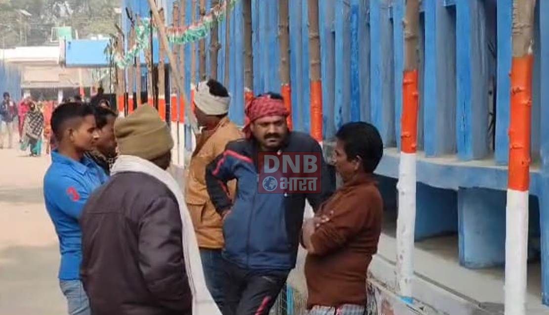 बेगूसराय में पति-पत्नी के आपसी विवाद से नाराज पत्नी ने गले में फंदा लगाकर किया आत्महत्या, इलाके में मचा हड़कंप 2