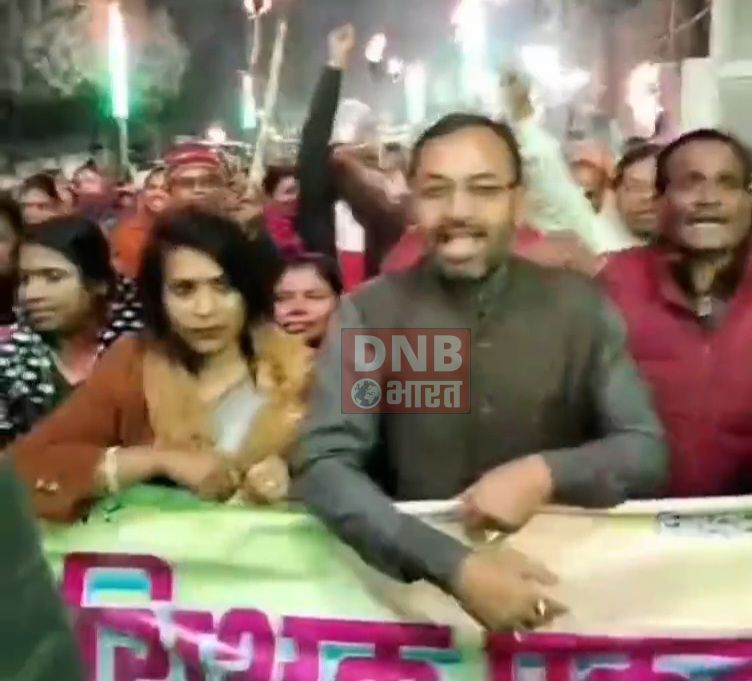 खगड़िया: ऑनलाइन सक्षमता परीक्षा के विरोध में नियोजित शिक्षकों ने निकाला मशाल जुलूस, के.के.पाठक के खिलाफ किया नारेबाजी 2