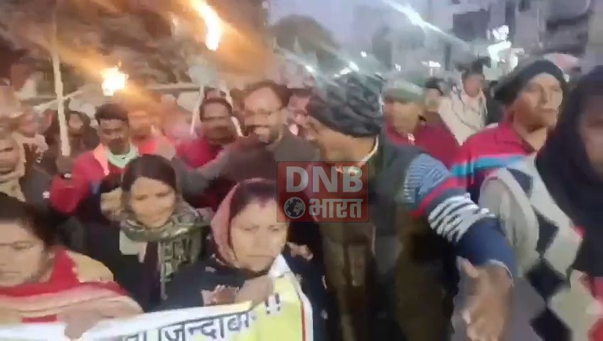खगड़िया: ऑनलाइन सक्षमता परीक्षा के विरोध में नियोजित शिक्षकों ने निकाला मशाल जुलूस, के.के.पाठक के खिलाफ किया नारेबाजी 3