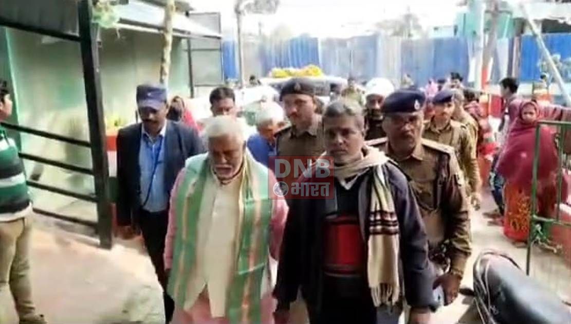 बिहार सरकार के मंत्री प्रेम कुमार पहुंचे बेगूसराय सदर अस्पताल, घायल उपमुखिया से मिलकर कार्यवाही का दिया आश्वासन 2