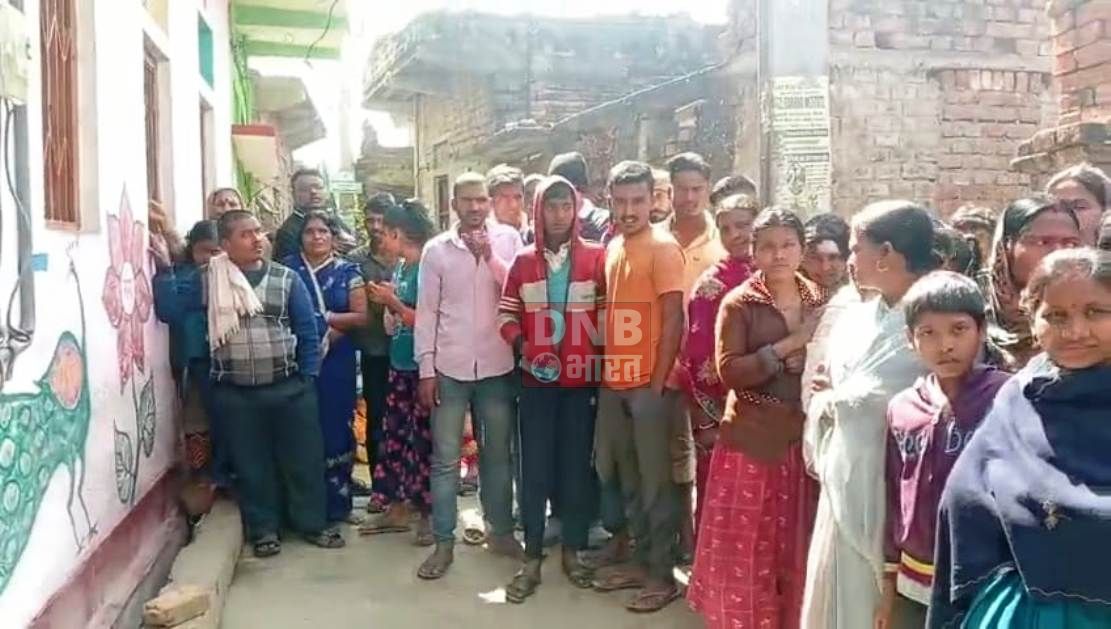 प्रेमी की तलाश में पटना से हरनौत पहुंची प्रेमिका, दो दिन से भूखे प्यासे घर के बाहर कर रही है प्रेमिका का इंतजार 2