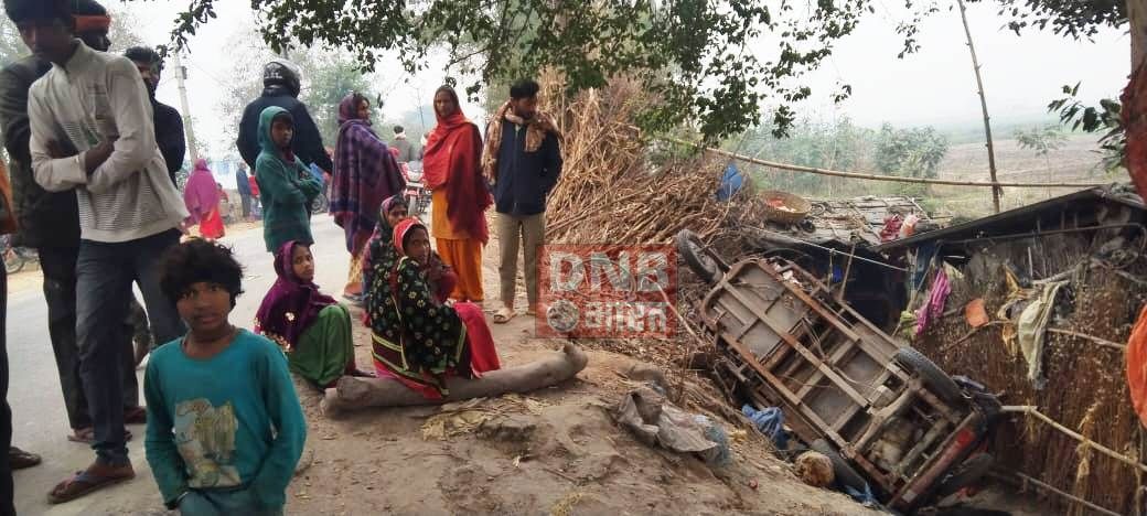 सड़क किनारे एक झोंपड़ी में जा घुसा पिकअप वाहन, एक परिवार के छह सदस्य हुए ज़ख़्मी 3