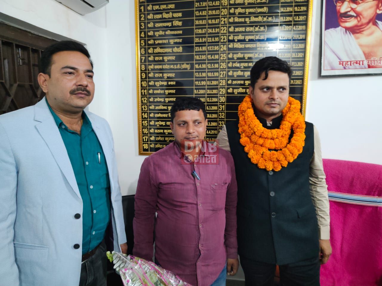 बरौनी अंचल के नये सीओ पद पर प्रियवर्त कुमार ने अंचल कार्यालय में अपना पदभार ग्रहण किया 3