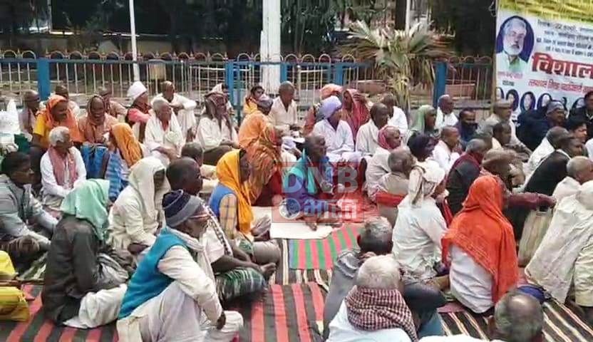 सामाजिक सुरक्षा-पेंशन की राशि वृद्धि को लेकर वृद्ध व असहाय महिला एवं दिव्यांगों ने किया सरकार के खिलाफ प्रदर्शन 3