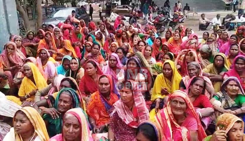 सामाजिक सुरक्षा-पेंशन की राशि वृद्धि को लेकर वृद्ध व असहाय महिला एवं दिव्यांगों ने किया सरकार के खिलाफ प्रदर्शन 4