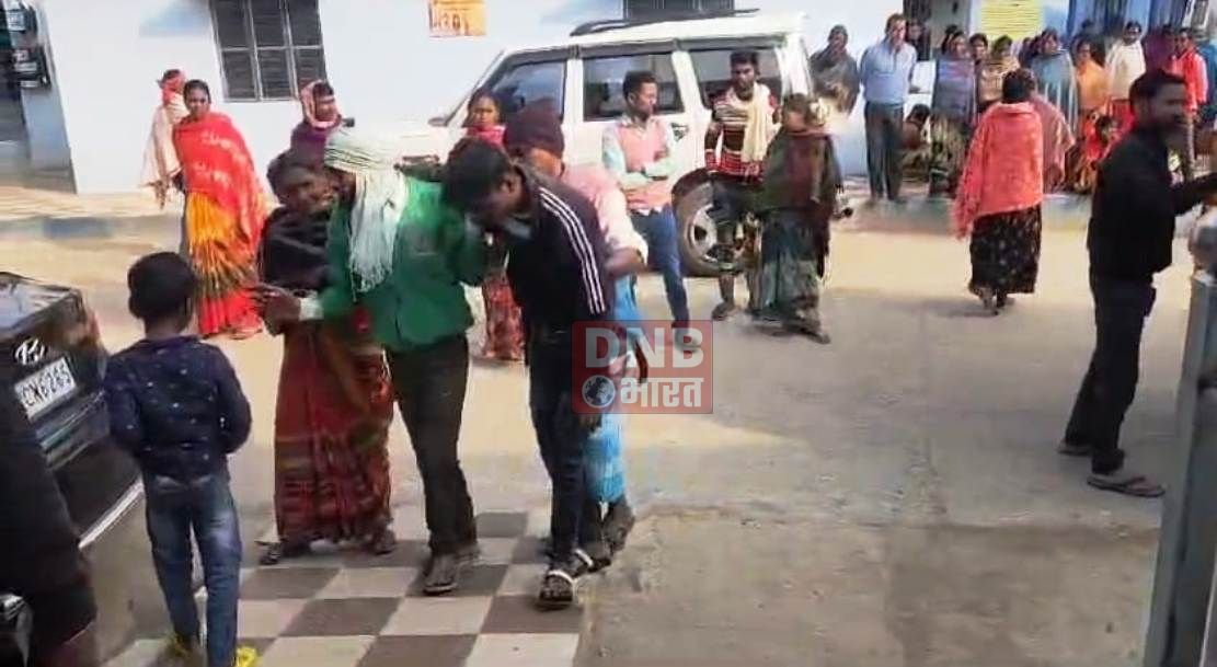 नालंदा: मोटरसाइकिल सवार को बचाने के चक्कर में ई रिक्शा अनियंत्रित होकर पलटी,चार लोग हुए जख्मी 2