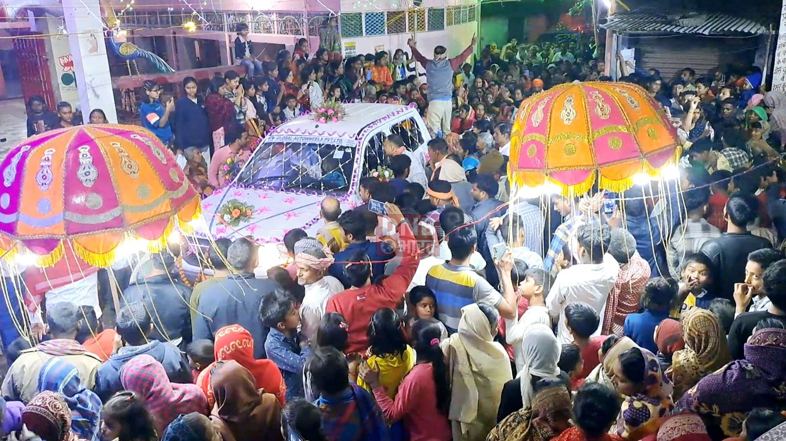 शिवरात्रि पर्व के अवसर पर शिव बारात में श्रद्धालुओं के बोल बम की जयकारों से गूंज उठा दिनकर ग्राम 3