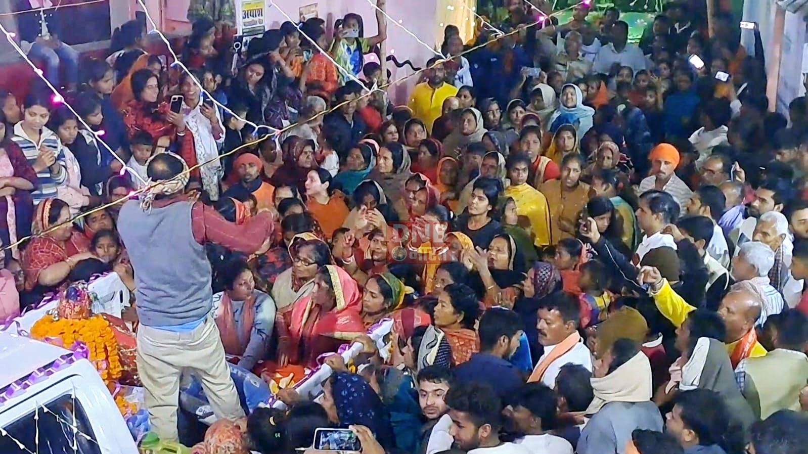 शिवरात्रि पर्व के अवसर पर शिव बारात में श्रद्धालुओं के बोल बम की जयकारों से गूंज उठा दिनकर ग्राम 2