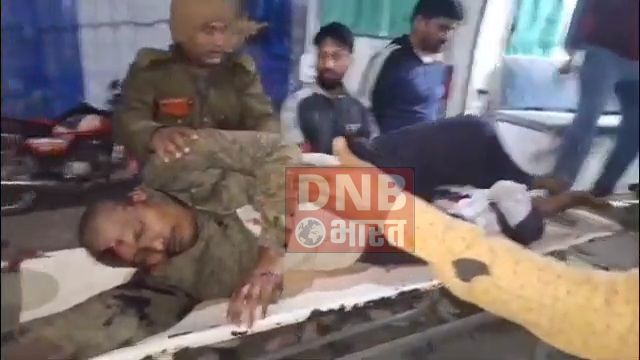 बेगूसराय में बीती रात पिकअप वैन की चपेट में आने से बाइक सवार दो दोस्त गंभीर रूप से घायल, सदर अस्पताल में भर्ती 3
