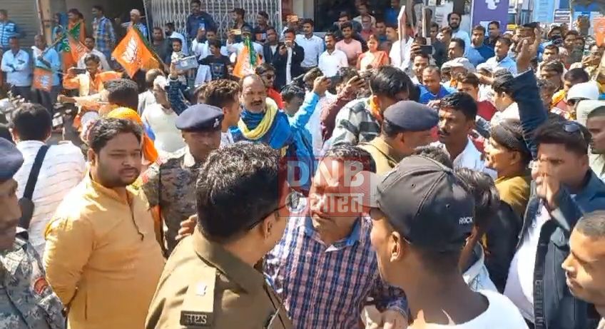 समस्तीपुर:उत्पाद विभाग के करवाई के खिलाफ लोगों ने सदर अस्पताल परिसर में जमकर किया हंगामा,सम्राट चौधरी का काफिला भी रोका 4