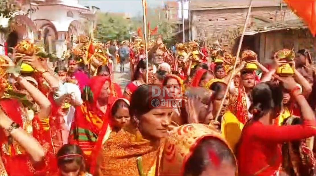 सात दिवसीय श्रीमद्भागवत कथा को लेकर निकाली गई कलश शोभा यात्रा,सैकड़ों की संख्या में कुंवारी कन्या समेत ग्रामीण हुए शामिल 3