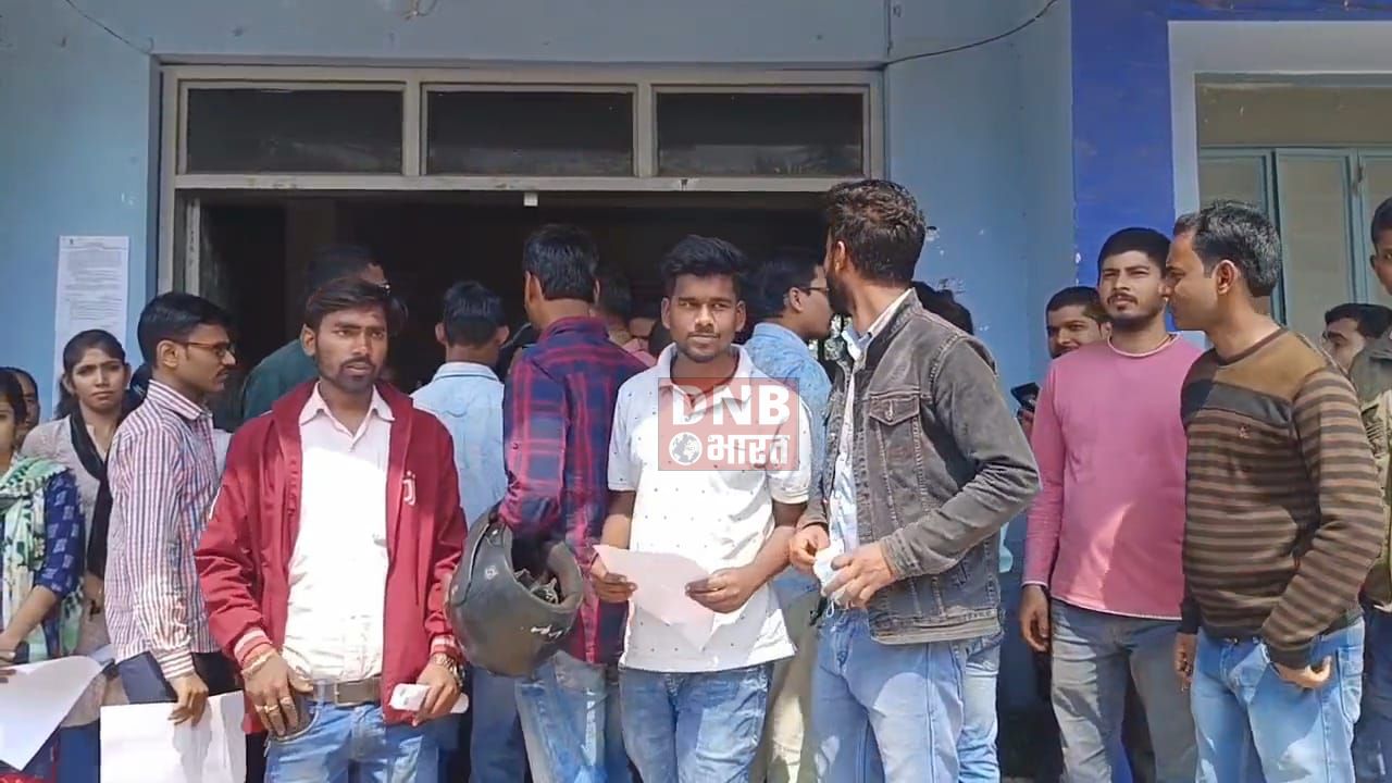 नालंदा: स्वास्थ्य विभाग के नए कार्य आदेश के विरोध में स्वास्थ्य विभाग में डाटा एंट्री ऑपरेटर के पद पर तैनात सभी कर्मियों ने सिविल सर्जन कार्यालय का समक्ष किया प्रदर्शन 3
