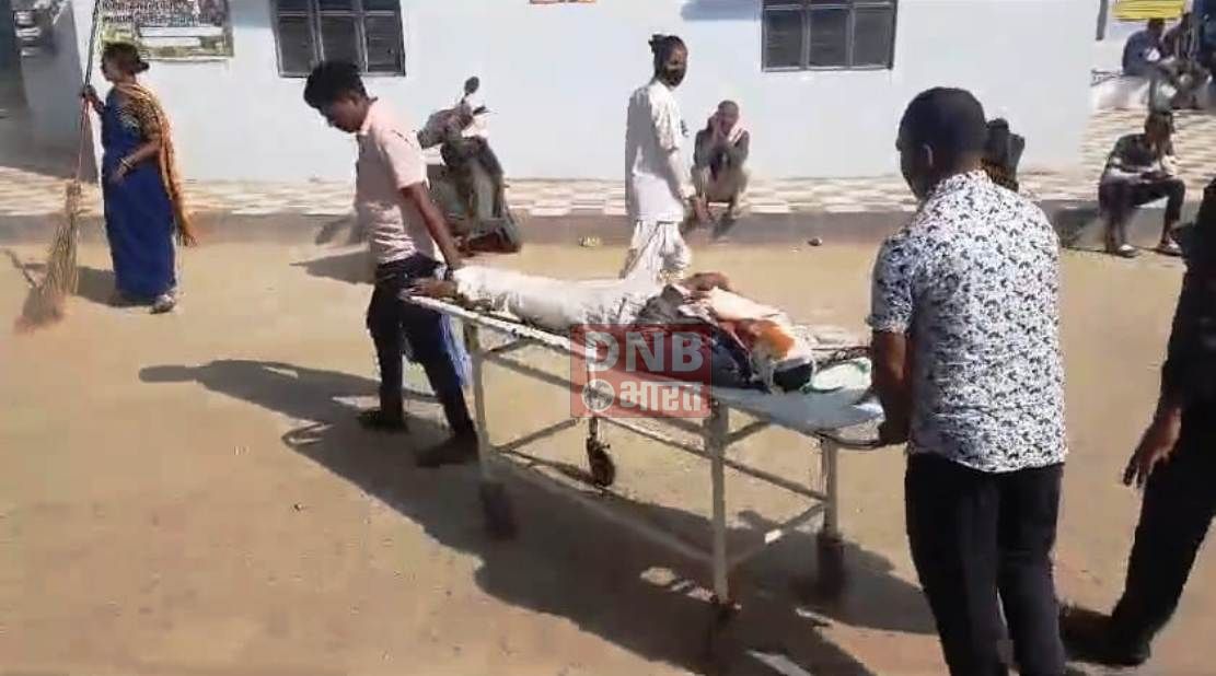 स्कॉर्पियो और पिकअप वैन के बीच हुई जबरदस्त टक्कर, दोनो वाहनों के उड़े परखच्चे, पिकअप वैन चालक गंभीर रूप से जख्मी 2