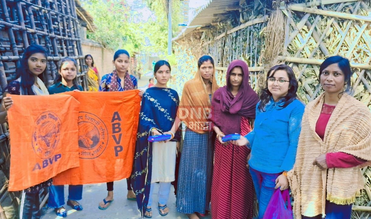 कल्पना चावला के जयंती पर अखिल भारतीय विद्यार्थी परिषद ने दलित मोहल्ले में जाकर महिलाओं के बीच सेनेटरी नैपकिन के प्रति किया जागरुक 4