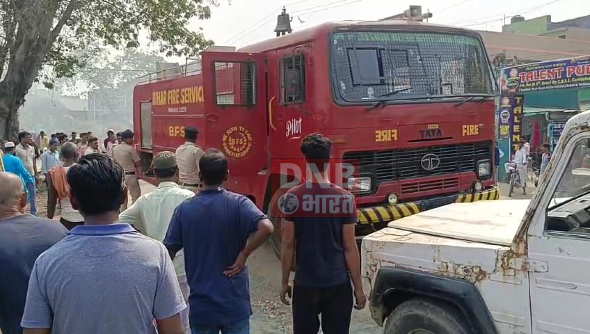नालंदा:शॉर्ट सर्किट के कारण ई-रिक्शा गैरेज में लगी आग, छह लाख का नुकसान, दमकल की गाड़ी ने आग पर पाया काबू 3
