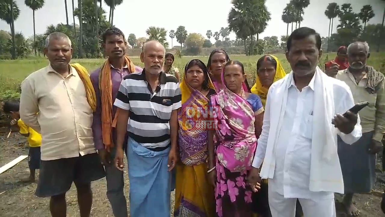 नालंदा: शॉर्ट सर्किट के कारण खलिहान में रखें फसल में लगी आग, ग्रामीणों ने आग पर पाया काबू, तीन लाख का नुकसान 3
