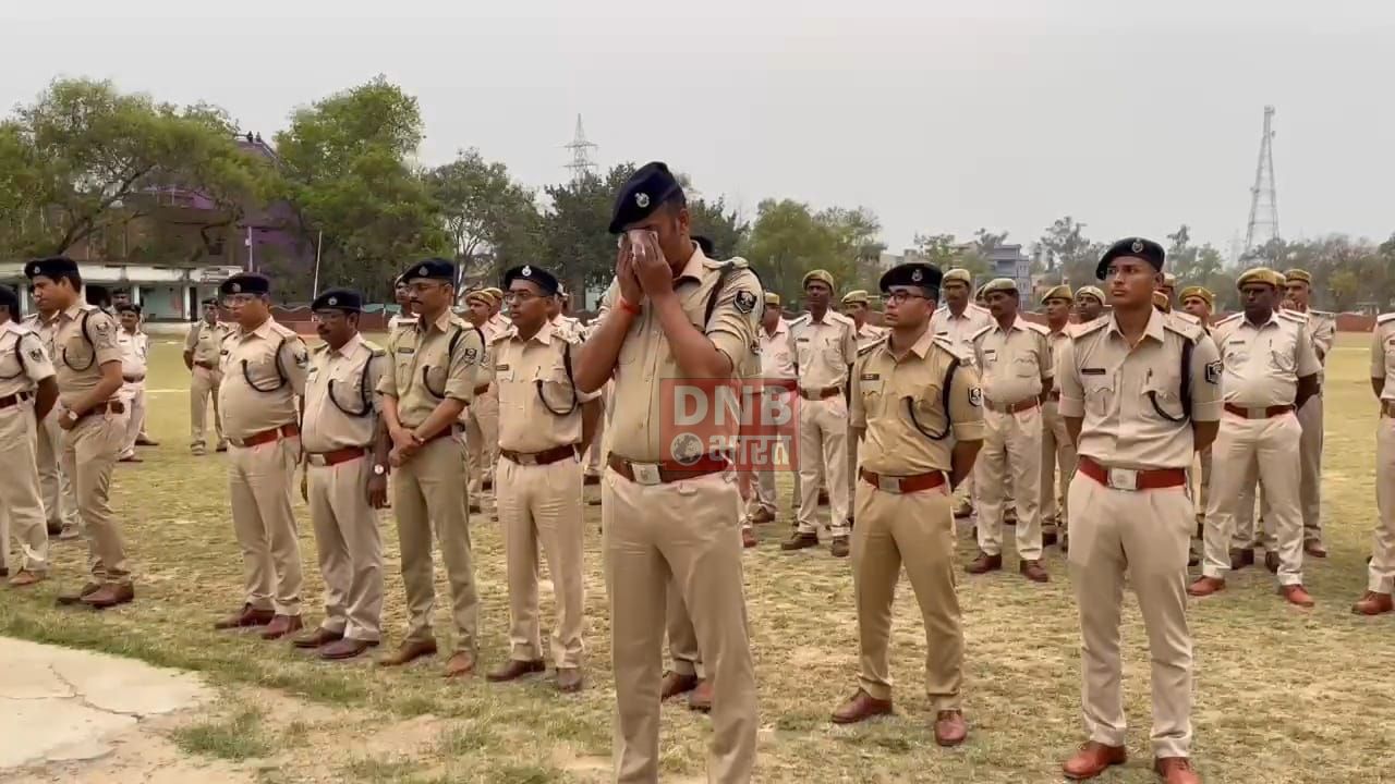 नालंदा: एएसआई विजय कुमार चौहान का पार्थिव शरीर पहुंचा पुलिस लाइन, एसपी डीएसपी समेत कई पुलिस कर्मियों ने दी श्रद्धांजलि 4