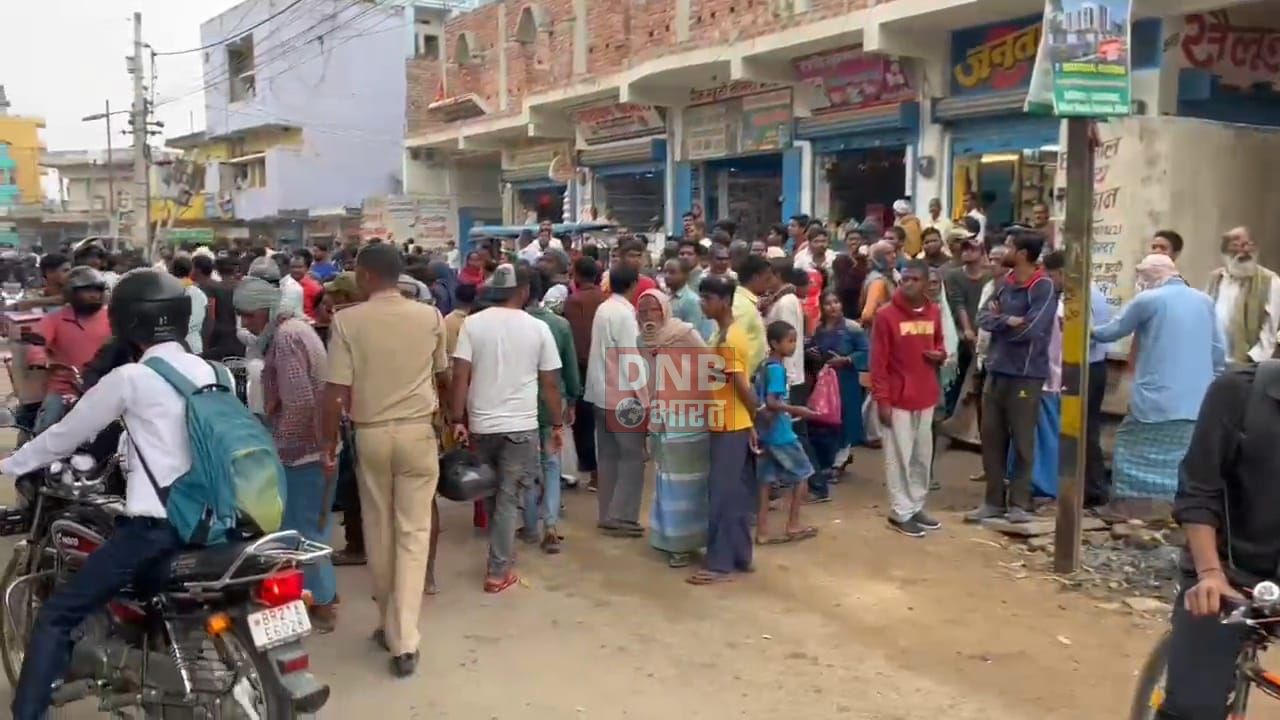 नालंदा: बड़ी पहाड़ी हाई स्कूल की दीवार अचानक दुकान के ऊपर गिरी,मलबे में दबकर दो लोग गंभीर रूप से जख्मी, कई लोग बाल बाल बचे 3