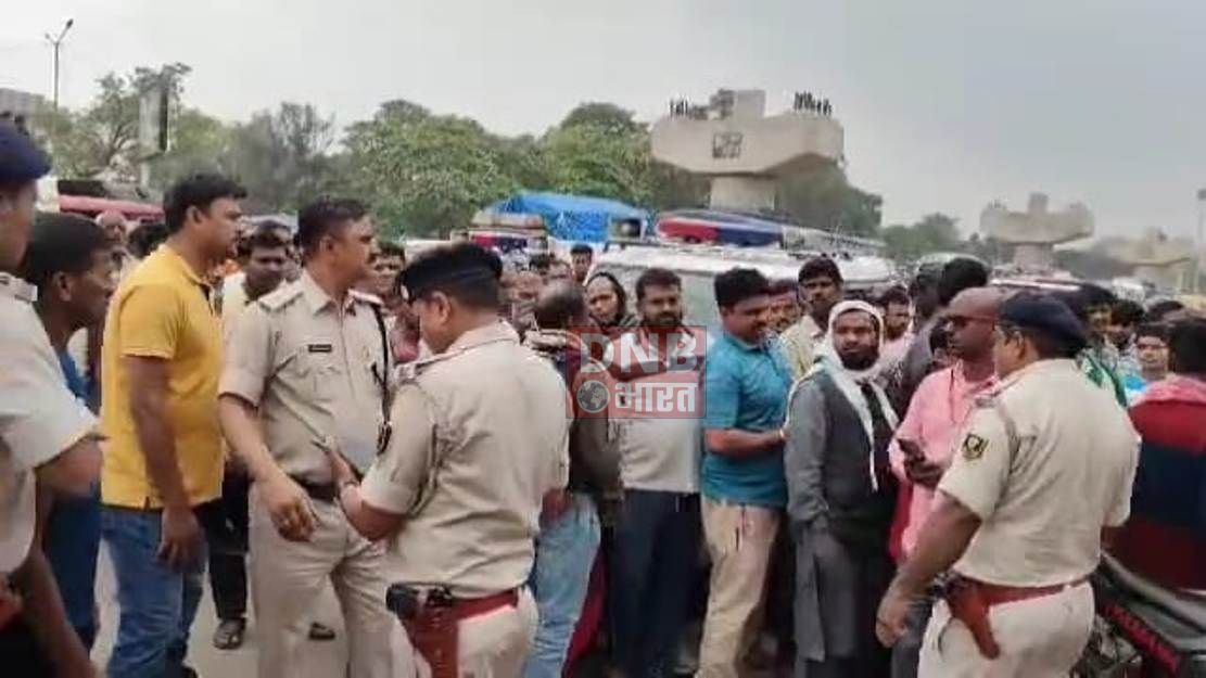 बेगूसराय में दिनदहाड़े हथियार के बल पर लुट की बड़ी वारदात, एचडीएफसी बैंक में कर्मियों को बंधक बनाकर करीब 20 लाख रुपए की लूट 2