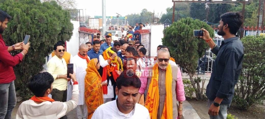 खेल मंत्री सुरेंद्र मेहता के बेगूसराय आगमन पर, केंद्रीय मंत्री, नगर विधायक सहित एनडीए कार्यकर्ताओं ने गर्मजोशी से किया स्वागत 3