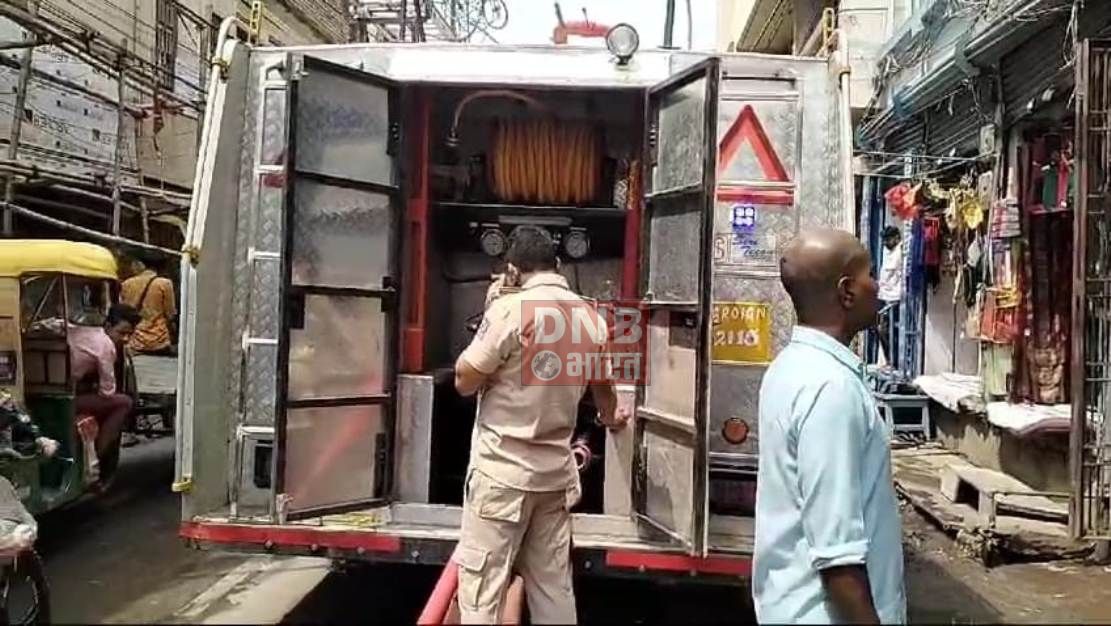 बिजली के शॉट सर्किट से कपड़े के गोदाम में लगी आग, कपड़ा मंडी में मचा अफरातफरी, फायर ब्रिगेड के चार यूनिट ने आग पर पाया काबू 2