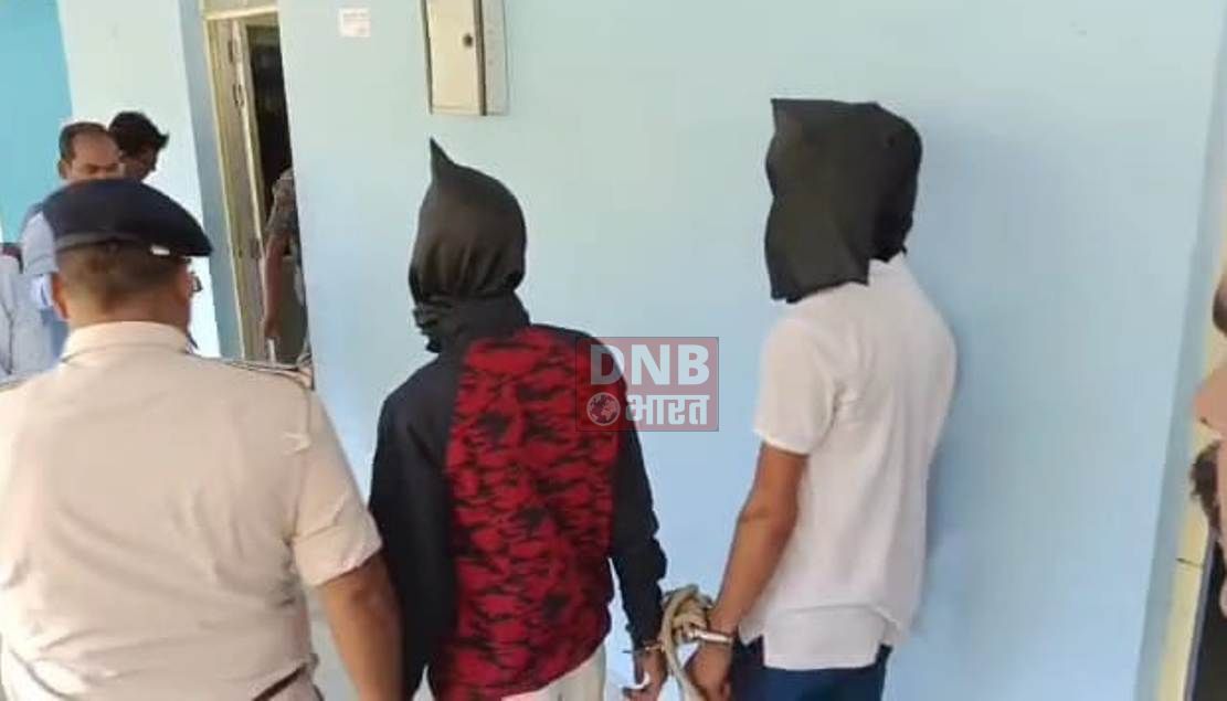 बेगूसराय के बलिया स्वर्ण लूट कांड का पुलिस ने किया उद्भेदन, लूट में शामिल दो अपराधियों को हथियार व जिन्दा कारतूस के साथ किया गिरफ्तार 3