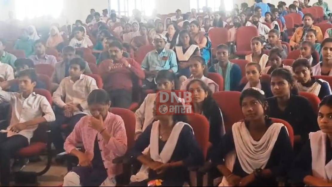 समस्तीपुर: बिहार दिवस के अवसर पर समाहरणालय परिसर से निकाली गयी प्रभात फेरी,लोक सभा निर्वाचन में अपने मताधिकार का प्रयोग करने की गई अपील 2