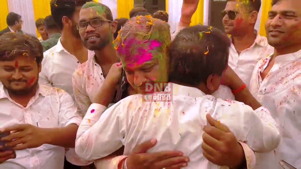 नालंदा: जदयू नेता भवानी सिंह के आवास पर होली मिलन समारोह कार्यक्रम का हुआ आयोजन, फगुआ गीतों पर झूमते रहे श्रोता 2