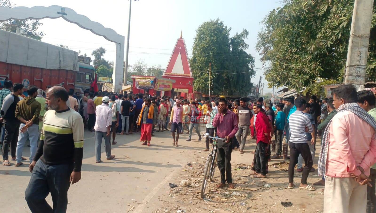 समस्तीपुर: तेज रफ्तार ट्रक दुकान में घुसा, महिला दुकानदार की मौत, तीन ग्राहक जख्मी,आक्रोशित लोगो ने किया सड़क जाम 3