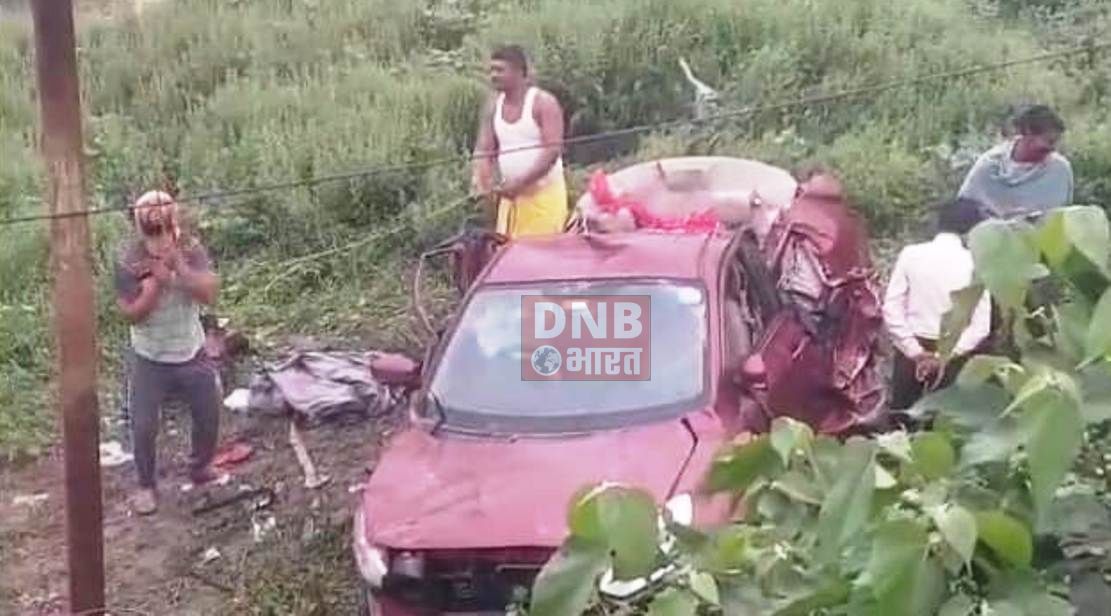 बेगूसराय में बड़ा सड़क हादसा,  अनियंत्रित कार गड्ढे मे पलटी, तीन लोगो की मौत, तीन गंभीर रूप से जख्मी 4