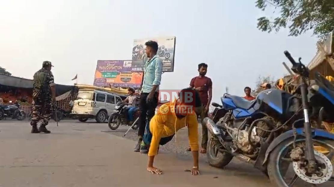 समस्तीपुर: लोकसभा चुनाव व होली को लेकर चौक चौराहे पर पुलिस ने चलाया वाहन चेकिंग अभियान,बाईक चालक को हेलमेट नहीं रहने पर सारेआम पुश-अप कराया गया 3