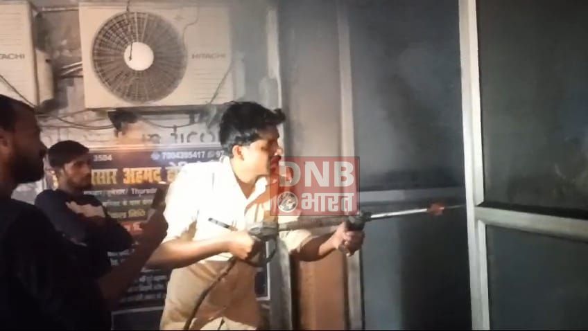 समस्तीपुर में SBI के ATM में लगी आग; फायर ब्रिगेड टीम ने आग पर पाया काबू, आग लगने के कारणों का पता नहीं 2
