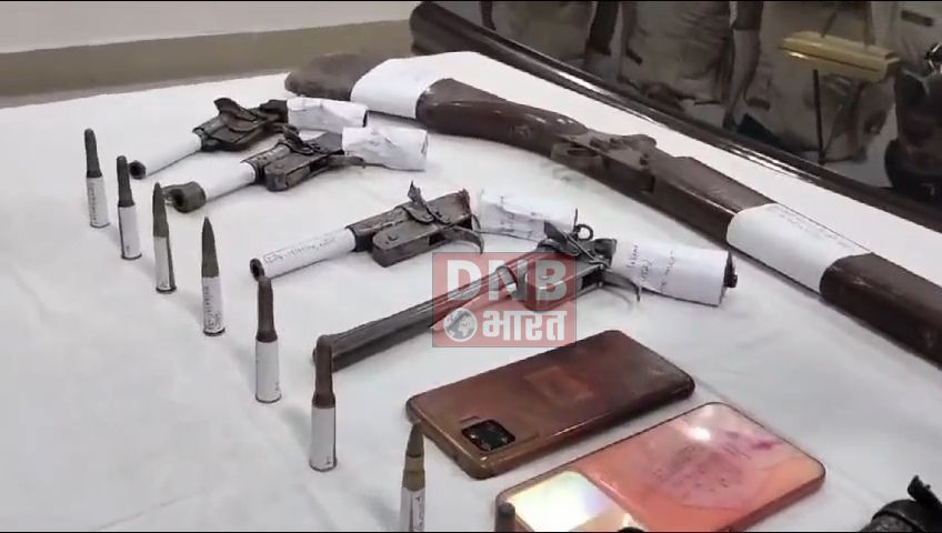 खगड़िया: नक्सली ठिकाने से भारी मात्रा में ह‍थि‍यार और जिंदा कारतूस बरामद, दो गिरफ्तार 2