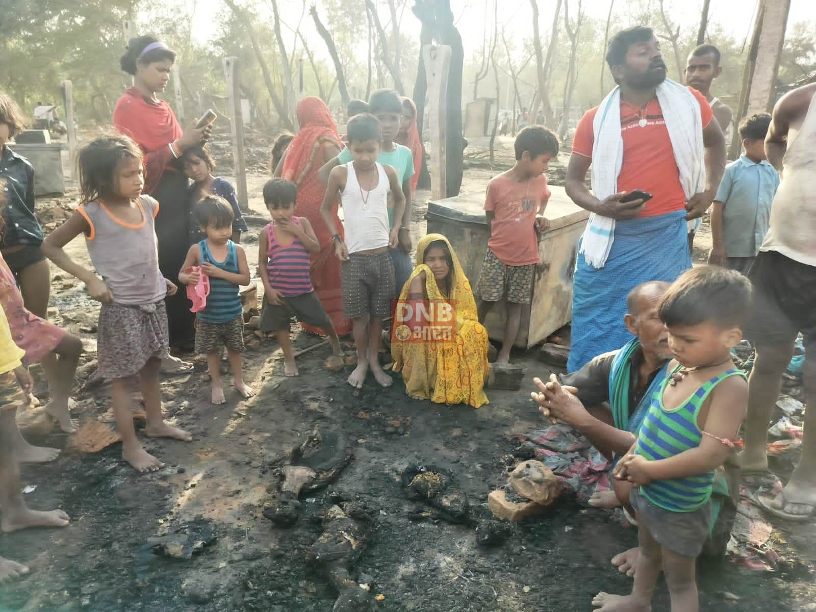 पछुआ हवा में आग ने सिमरिया घाट बिंद टोली में खूब मचाया तांडव, दर्जनो परिवार हुआ बेघर, बेटी की शादी तैयारी ही रह गयी 3
