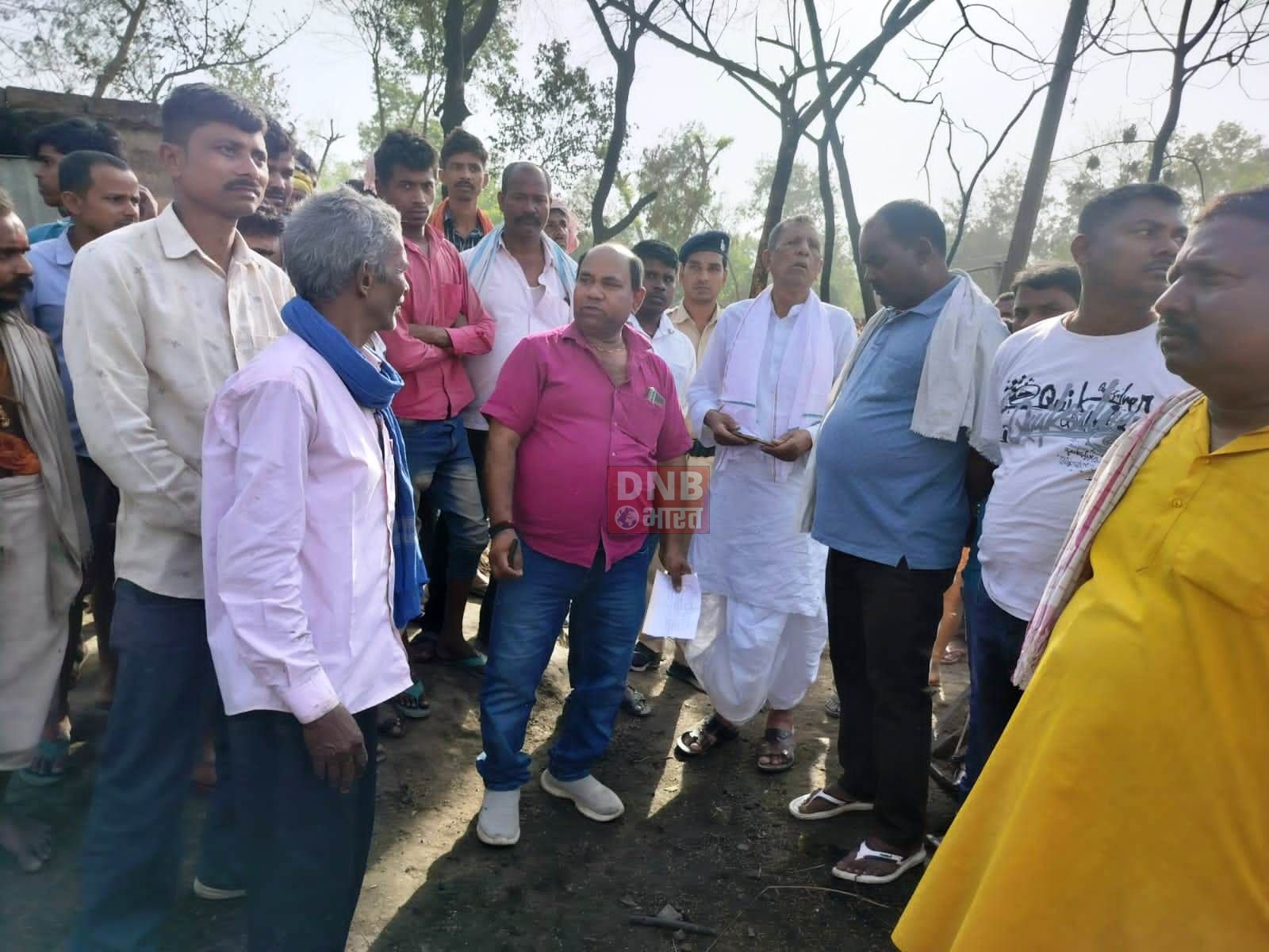पछुआ हवा में आग ने सिमरिया घाट बिंद टोली में खूब मचाया तांडव, दर्जनो परिवार हुआ बेघर, बेटी की शादी तैयारी ही रह गयी 4