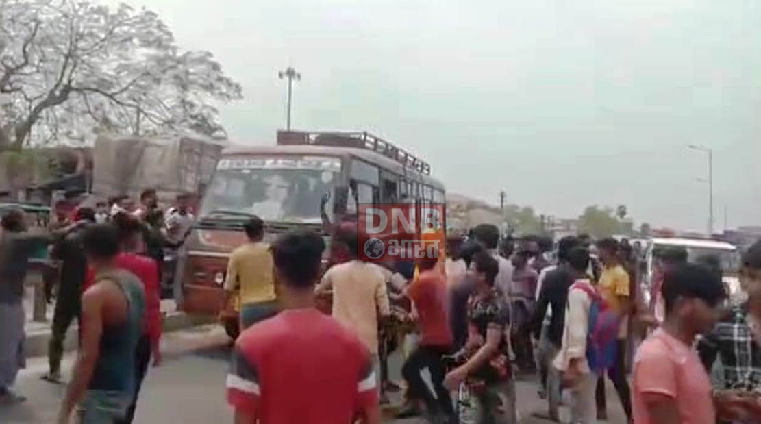 बेगूसराय में अज्ञात वाहन के चपेट में आने से एक महिला की दर्दनाक मौत, गुस्साए लोगों ने हंगामा कर वाहन में किया तोड़फोड़ 3