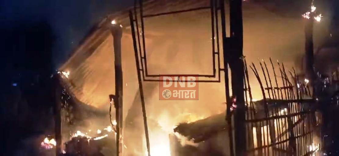 बछवाड़ा के मुरलीटोल चौक पर आग लगने से चार दूकान समेत हजारो रुपये का सामान जलकर राख 2
