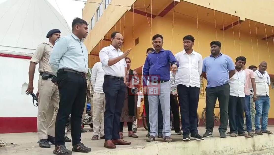 नालंदा : सुर्य मंदिर तालाब छठ घाट का जिलाधिकारी शशांक शुभंकर और पुलिस अधीक्षक अशोक मिश्रा ने किया निरीक्षण, दिए कई दिशा निर्देश 2