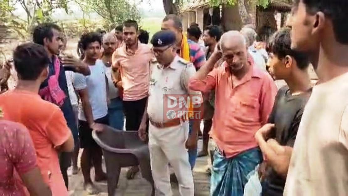 बेगूसराय में लोगों ने पशु चोरी के आरोप में एक युवक को किया जमकर पिटाई, बाद में किया पुलिस के हवाले 3