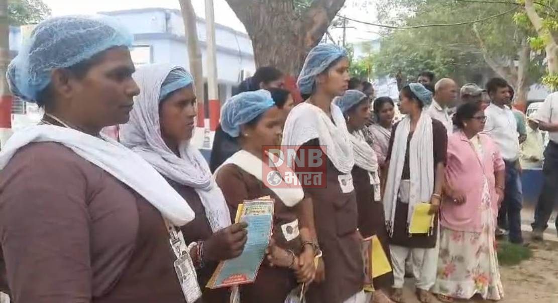 नालंदा: जीविका दीदी और मरीज के परिजनों के बीच अग्निशमन द्वारा चलाया गया मॉक ड्रिल, घरेलू गैस सिलेंडर में आग लगने पर बचाव का बताया गया उपाय 2