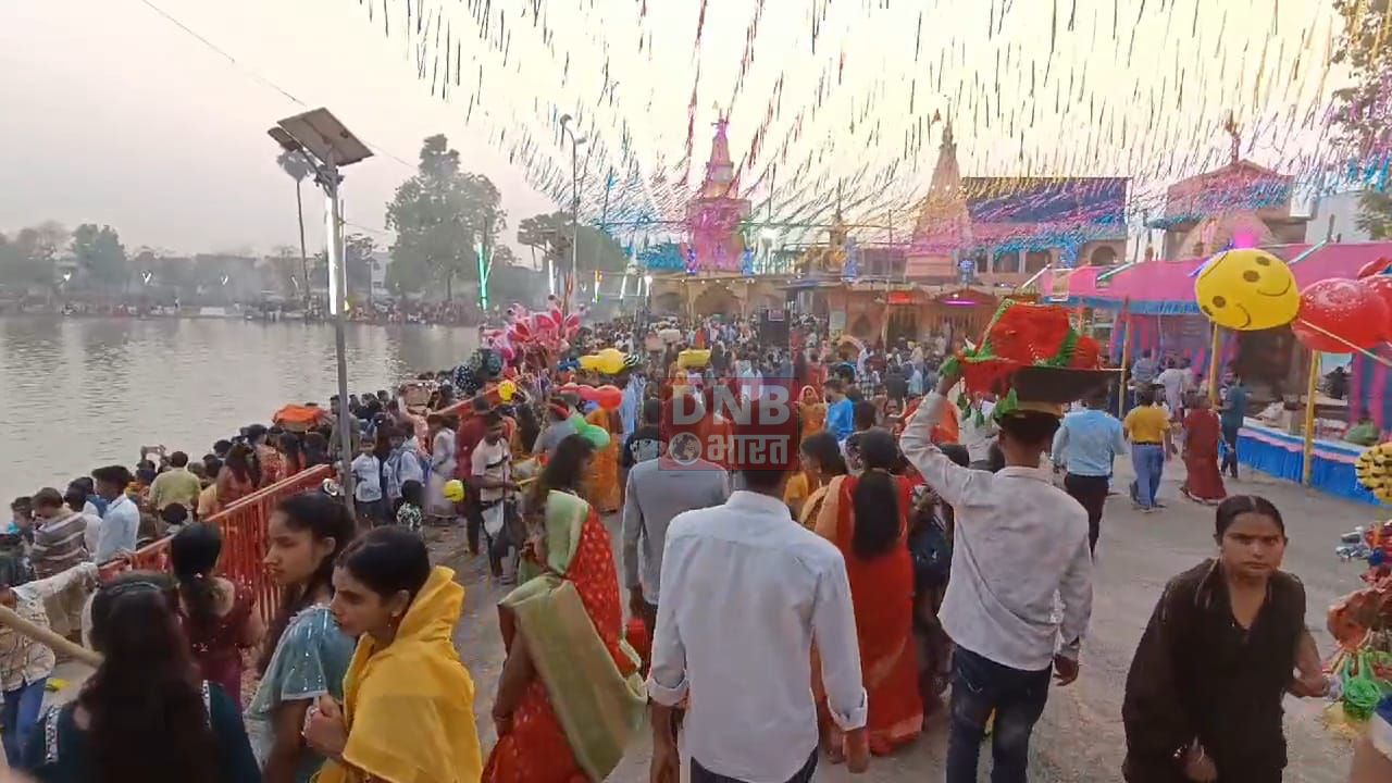 नालंदा: पहली अर्घ्य को लेकर छठघाट पर उमड़ी छठवर्तियो की भीड़, वर्तियो ने डूबते हुए सूर्य को दिया अर्घ्य 3