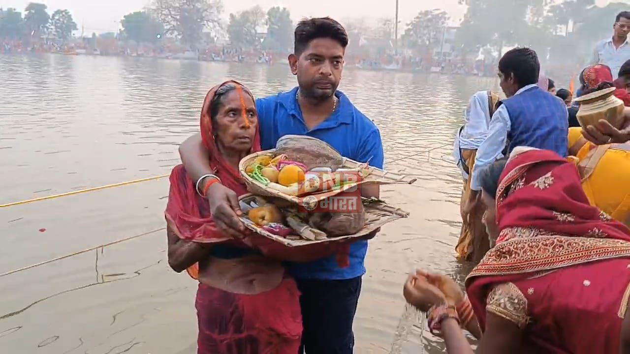 नालंदा: पहली अर्घ्य को लेकर छठघाट पर उमड़ी छठवर्तियो की भीड़, वर्तियो ने डूबते हुए सूर्य को दिया अर्घ्य 4