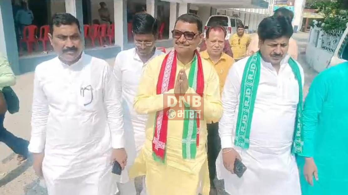 खगड़िया: महागठबंधन समर्थित प्रत्याशी संजय कुमार कुशवाहा ने किया नामांकन का पर्चा दाखिल, मौजूद रहे राजद, कांग्रेस और वीआईपी के जिलाध्यक्ष 3