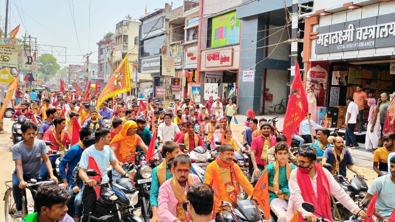 माँ भगवती की प्राण प्रतिष्ठा सह शतचण्डी महायज्ञ के अंतिम दिन नगर भ्रमण में श्रद्धालुओं का उमड़ा जनसैलाब 3
