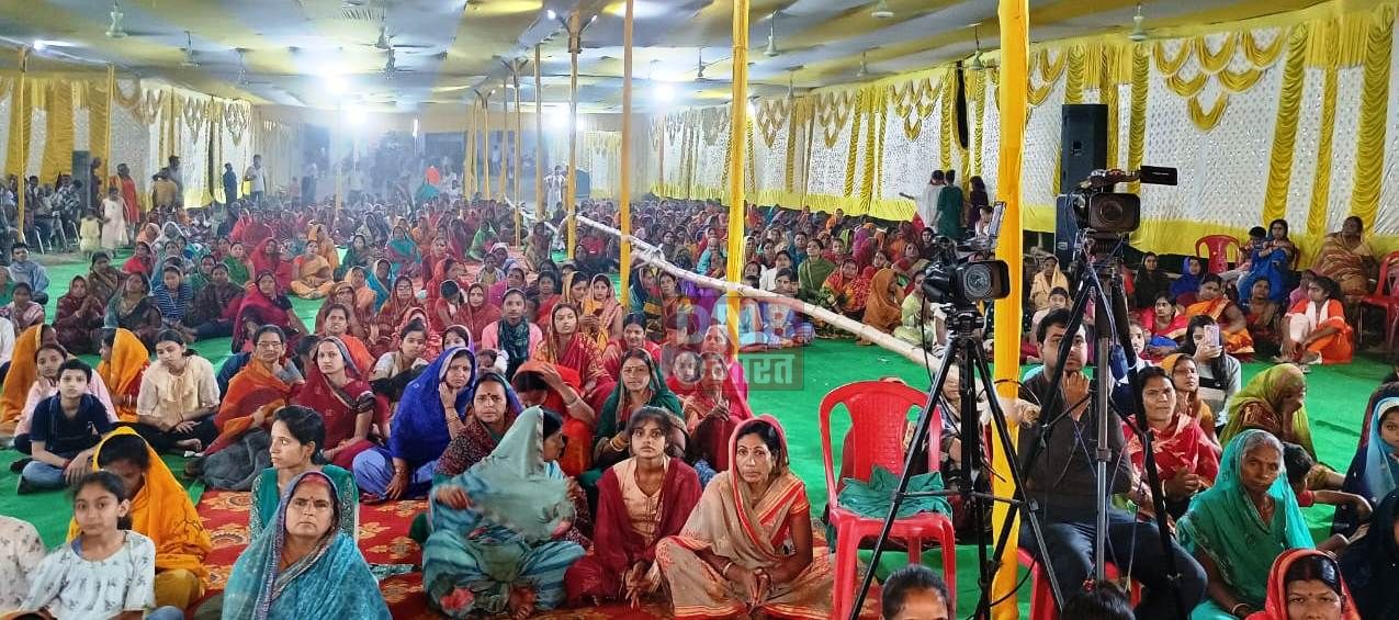 तेघड़ा बजलपुरा में चार दिवसीय शतचंडी महायज्ञ में मंत्रोच्चार के साथ पुर्णाहुति के उपरांत किया गया समापन 2
