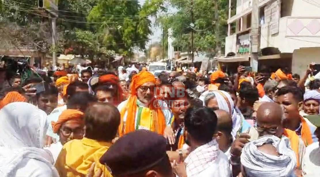बेगूसराय लोकसभा सीट से एनडीए प्रत्याशी गिरिराज सिंह ने अपना नामजदगी का भरा पर्चा 2